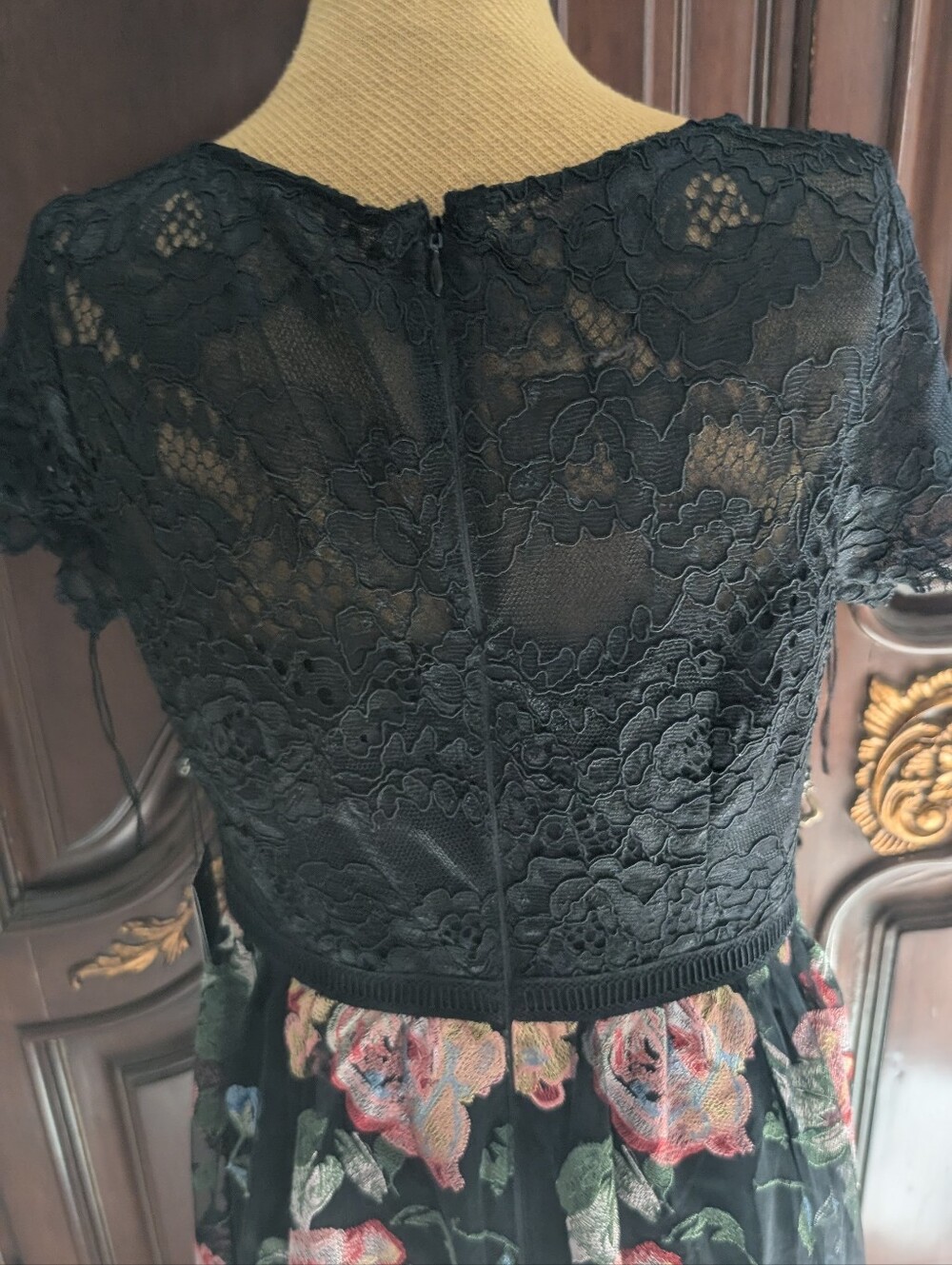 Adriana Papell Embroidered Maxi NWT Retail $299 - Picture 9 of 9